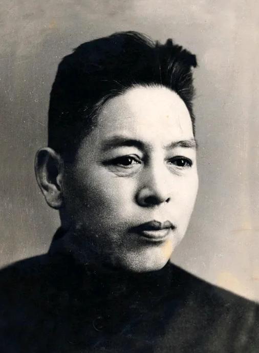 1932年，陈玉仁叛变，供出了潜伏在敌人内部的王世英，王世英察觉到异常后，就要转