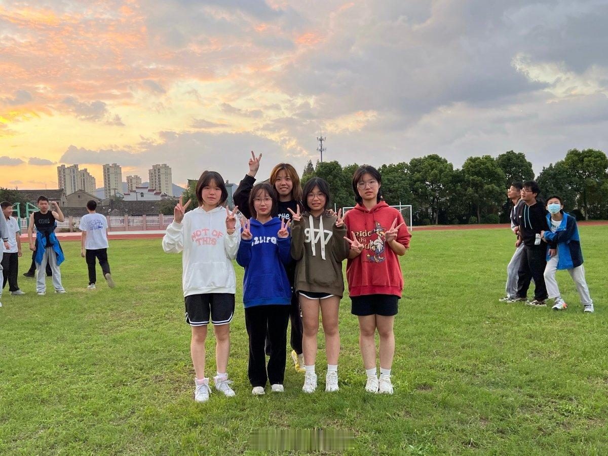 【期末放榜了！宁波家长的集体纠结考好咋夸考砸咋劝 ？】期末成绩放榜，宁波家长陷入