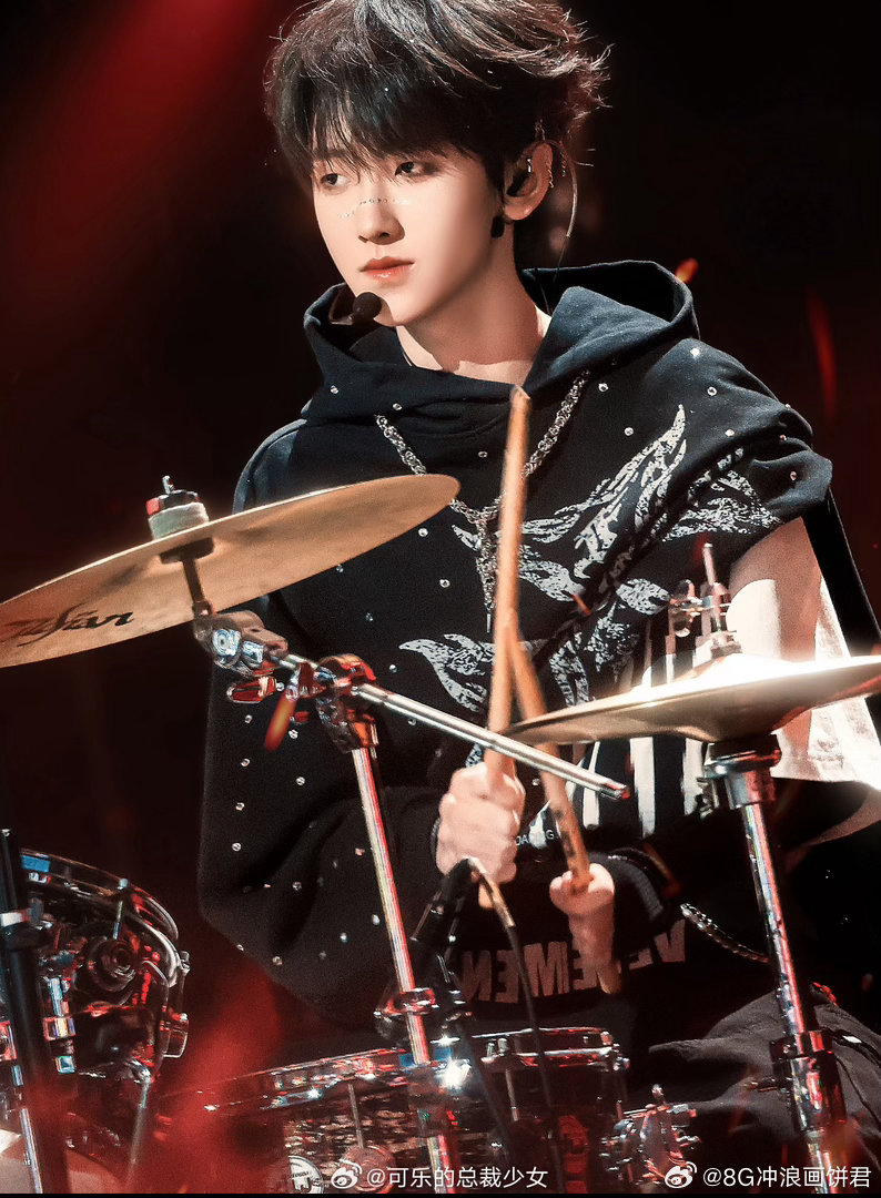 期待左奇函16岁的单人cha 16岁的左奇函要来啦！一路看着你成长，每一步都让人