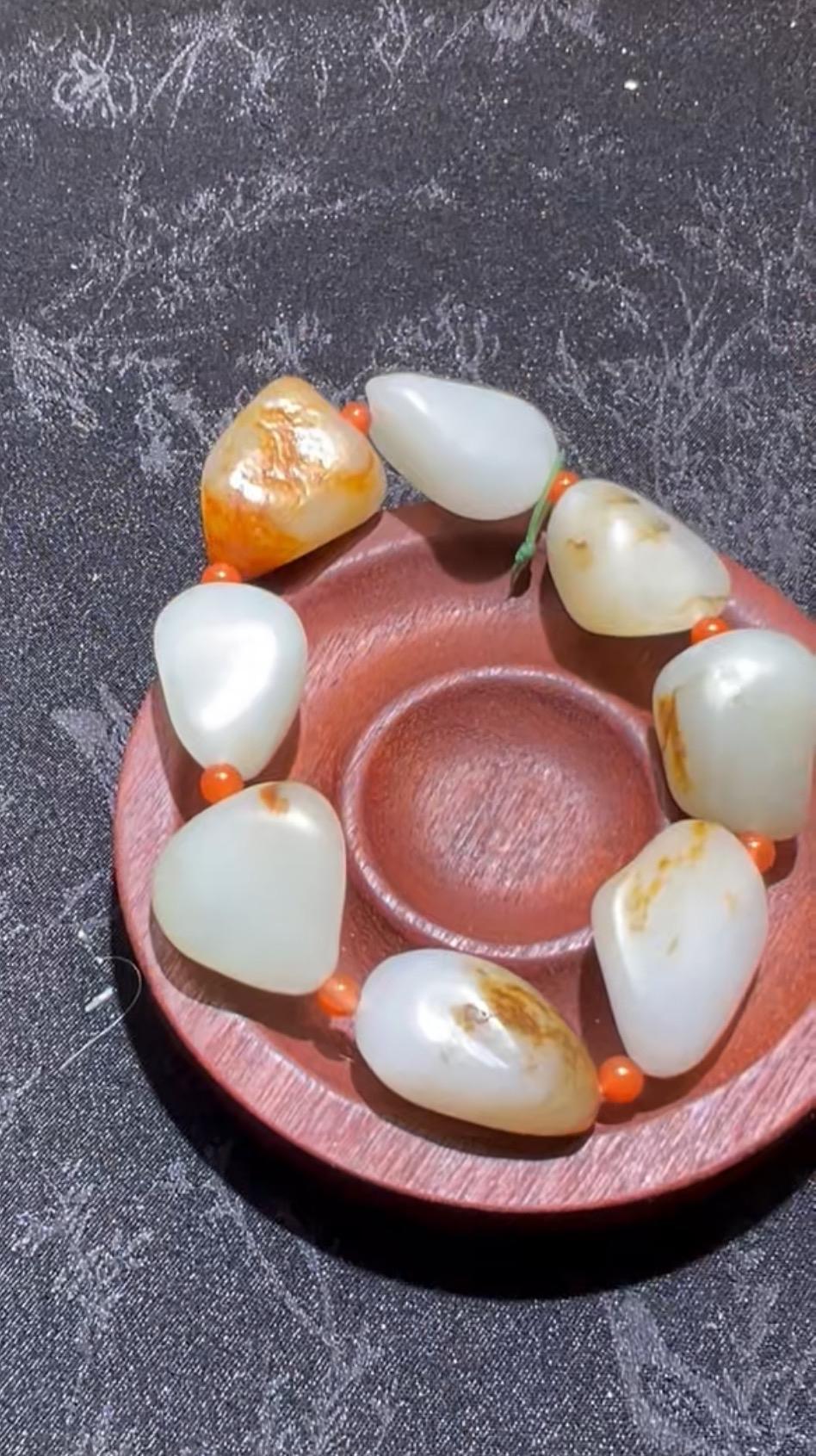 你是不是也经常刷到这样的直播——
主播高声呐喊：“兄弟们！这个真的是漏！只有今天