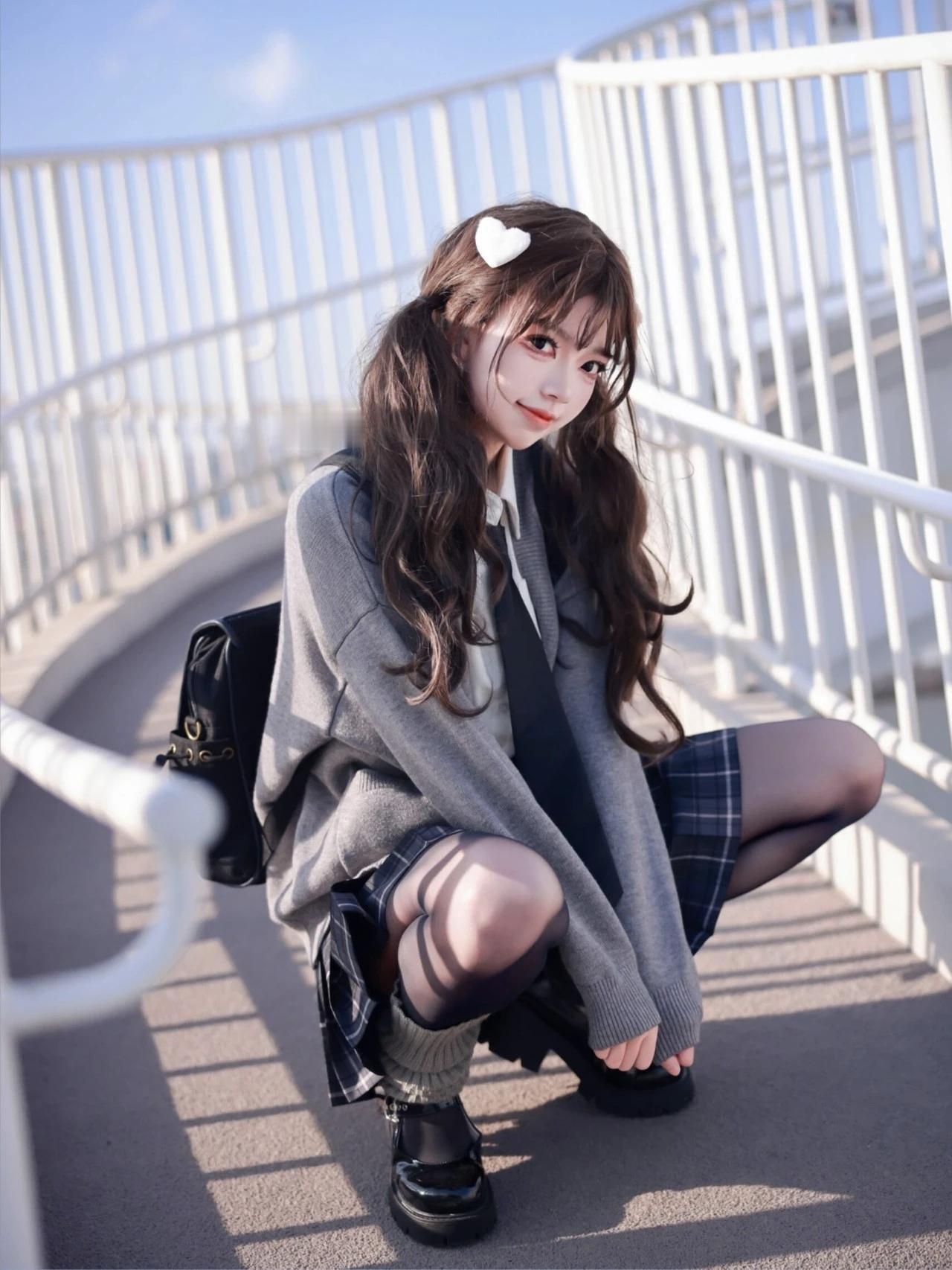 元气少女在阳光下的甜美瞬间🌞💕妹妹时尚穿搭