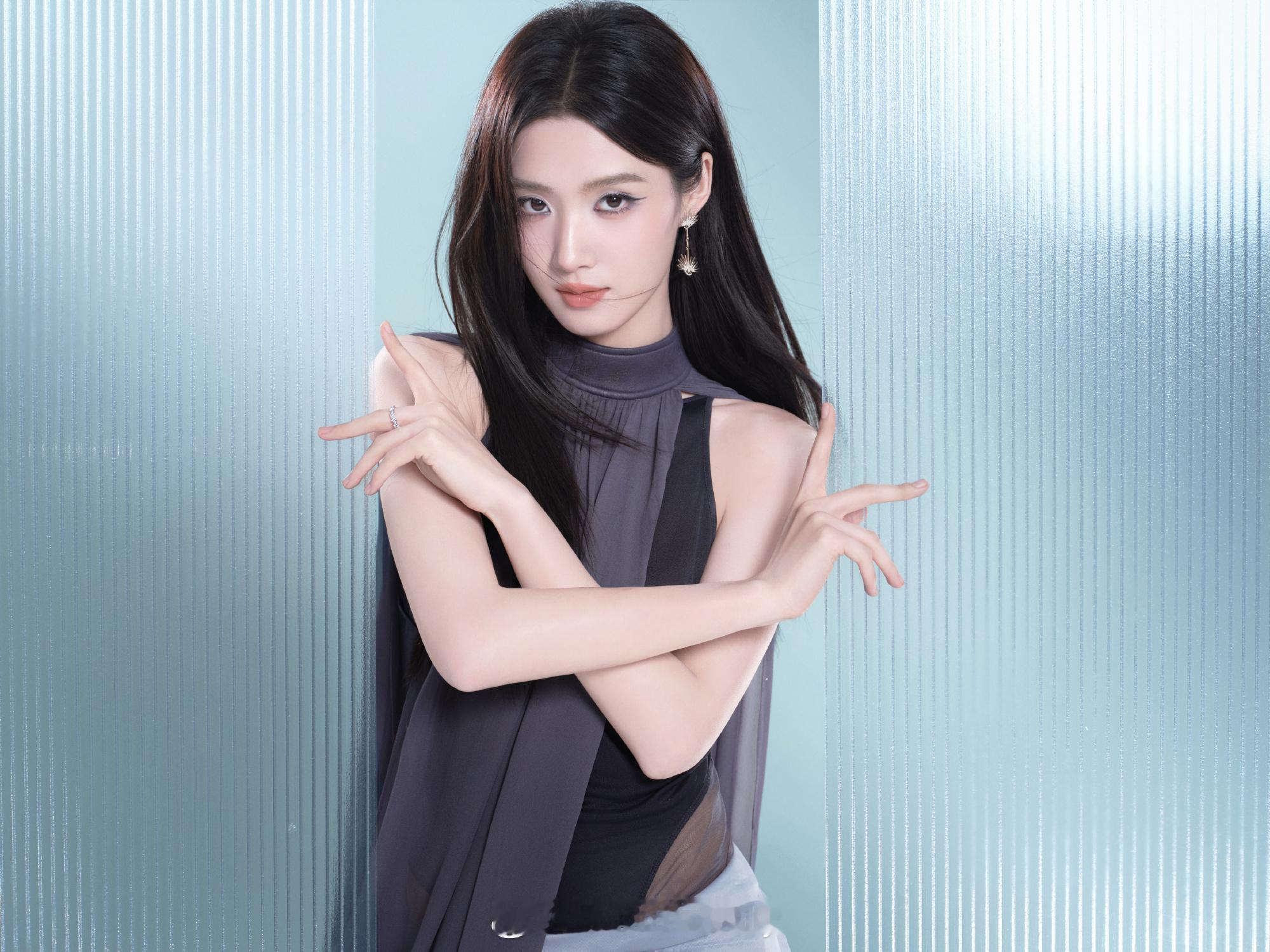 卢昱晓工作室出图了，这个千禧风卢昱晓好piu亮👏 