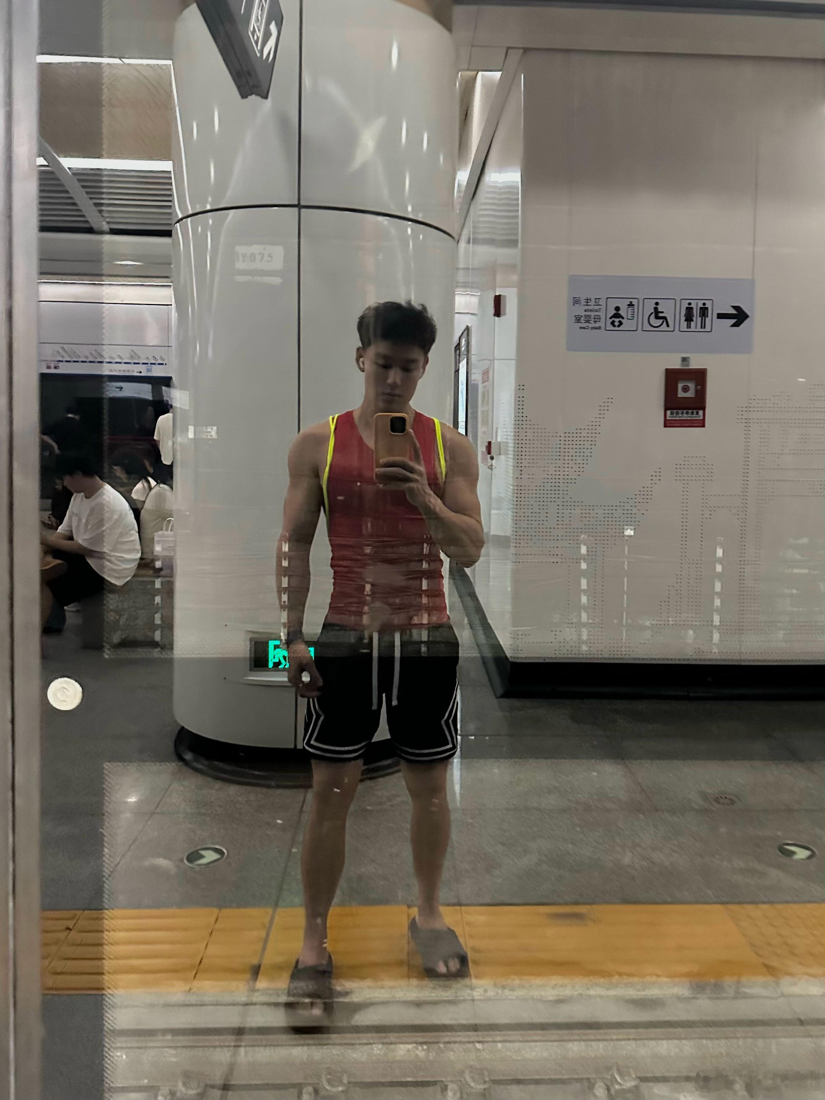 爱穿背心 ​​​