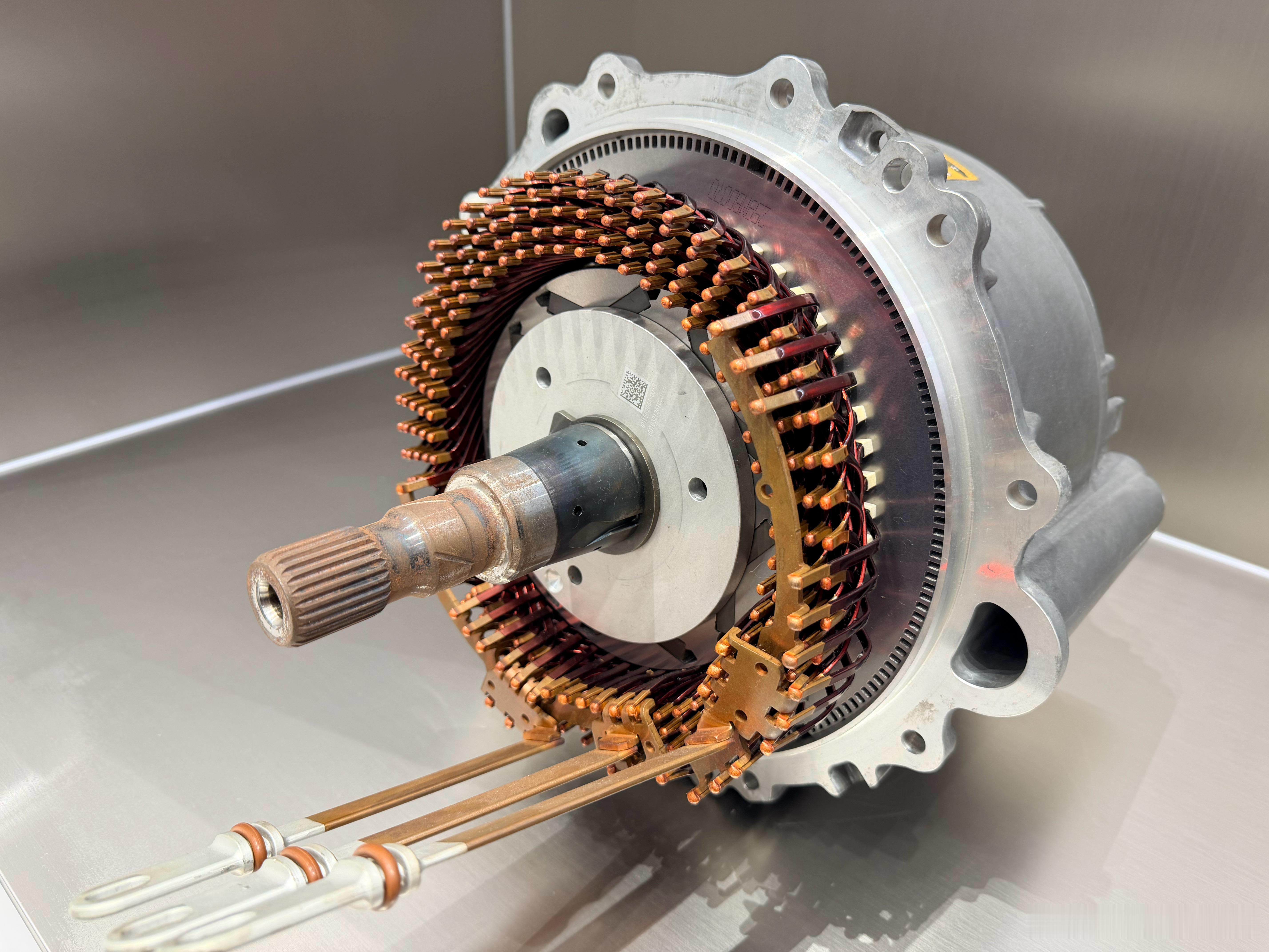 纯电车&混动车没有AT自动变速箱，是如何变速的？答案是变速靠电机+单挡减速机组合