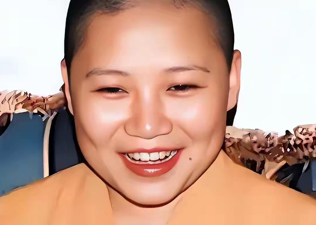 她曾经和吗阿敏是六七十年代的声音，十几亿人心中的偶像，殿堂级别的歌手，只有她和毛