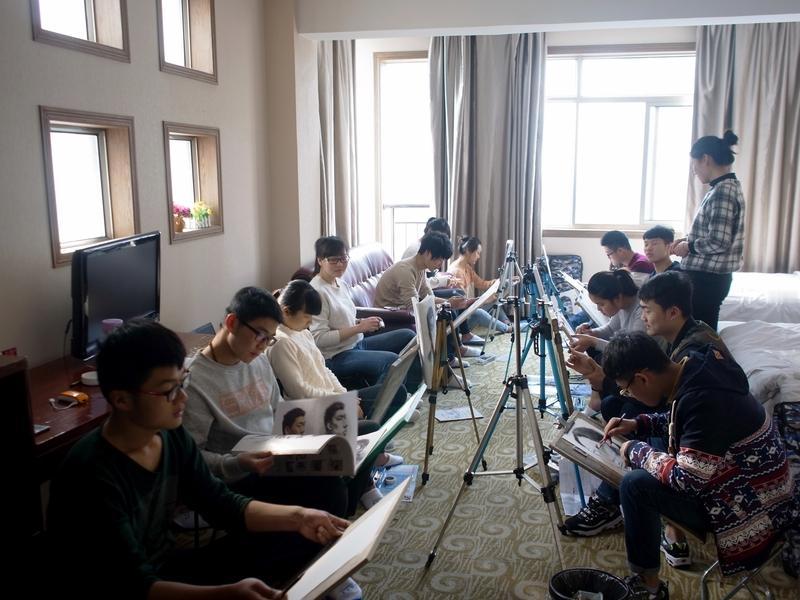 美术统考没过可以参加校考
美术统考没过就完了？我用2个月逆袭校考，44所名校都能