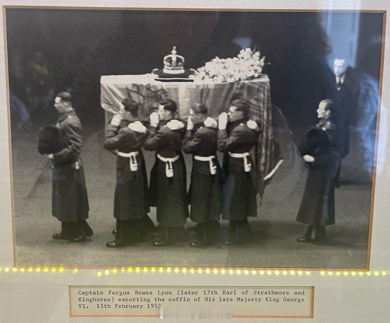 【我拍的】想起去年，我在格拉姆斯城堡拍到过一张照片📸1952年2月，伊丽莎白王