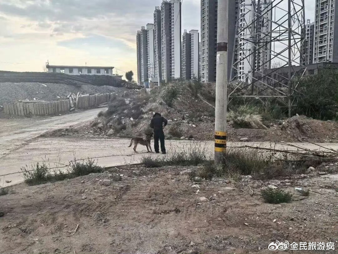 【第二日：百人拉网不漏一寸土地】 兰州公安40小时生命搜救 天刚亮，搜救全面升级