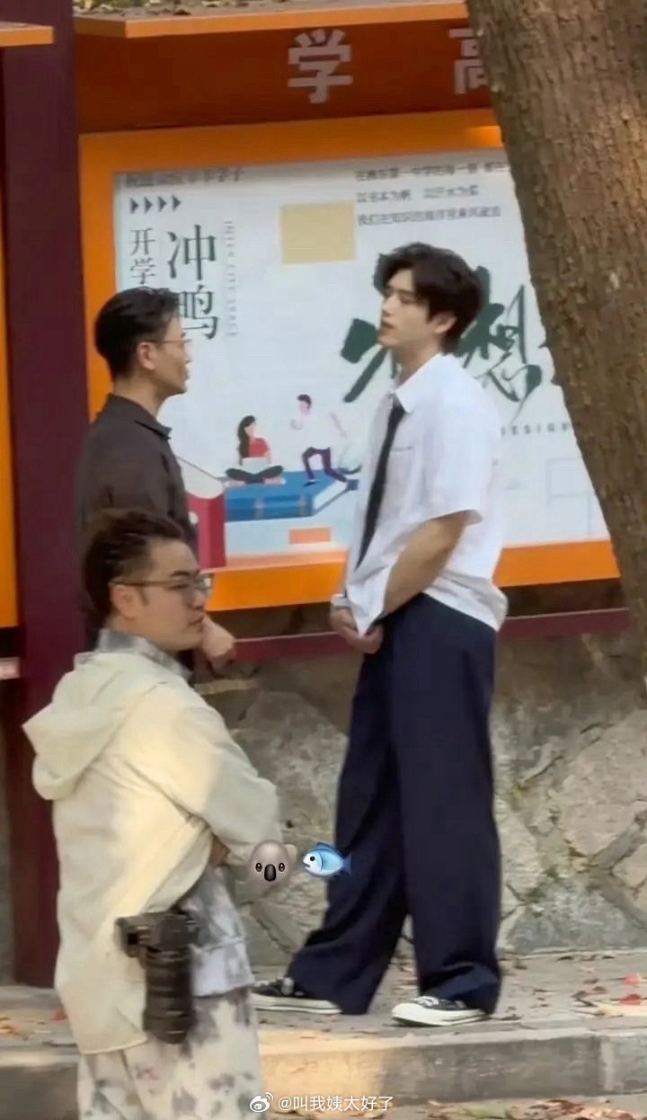 陈飞宇《见春天》的路透图，校服路透看起来挺日系的。 