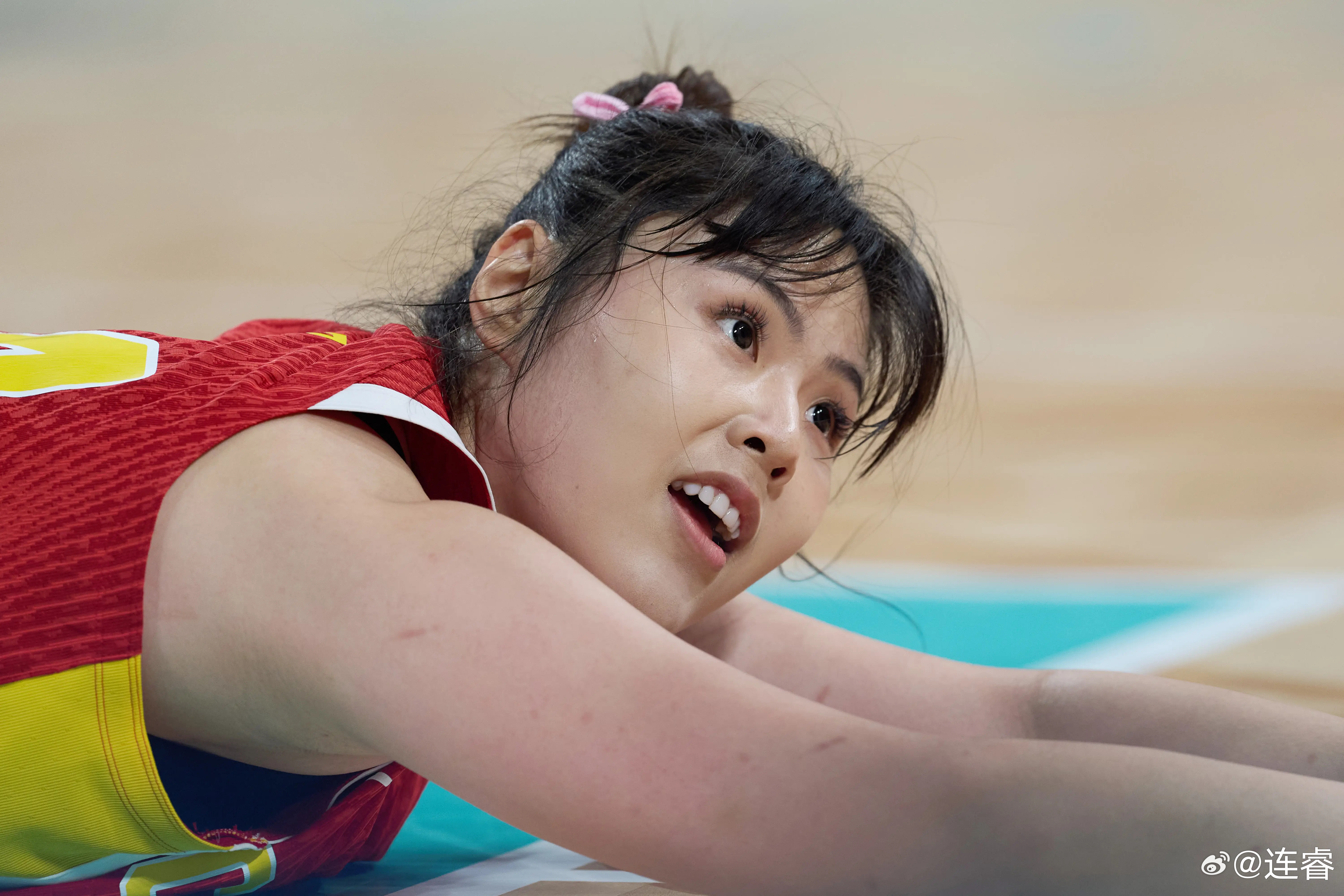 小宝太可爱了！自信和好胜心，优秀运动员的底层代码。她用了三节球磨合，然后便一发不