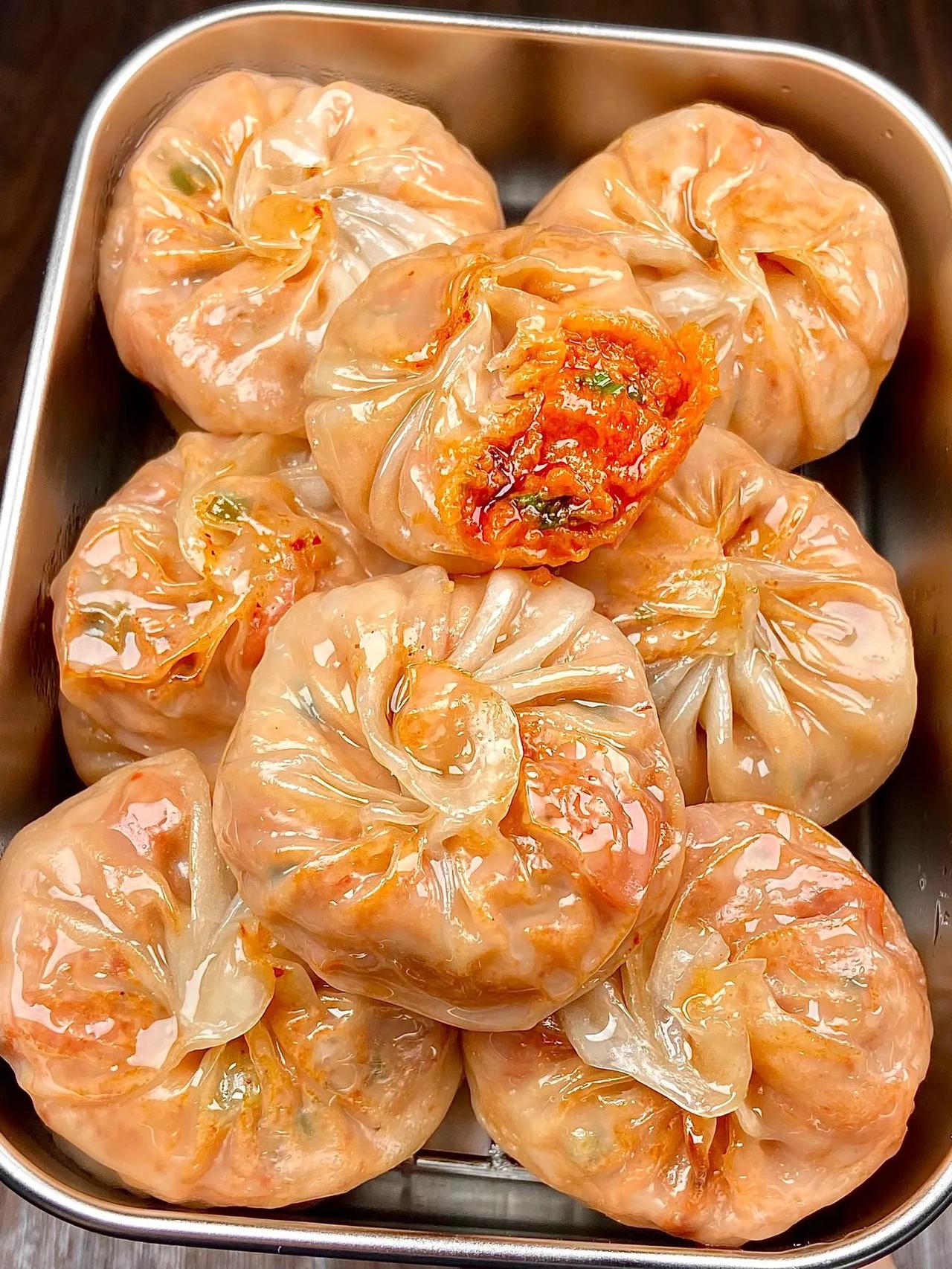 少有的味道~土豆肉泥馅饺子！
好吃到爆！好久好久没吃土豆馅饺子了~
做法：
1、