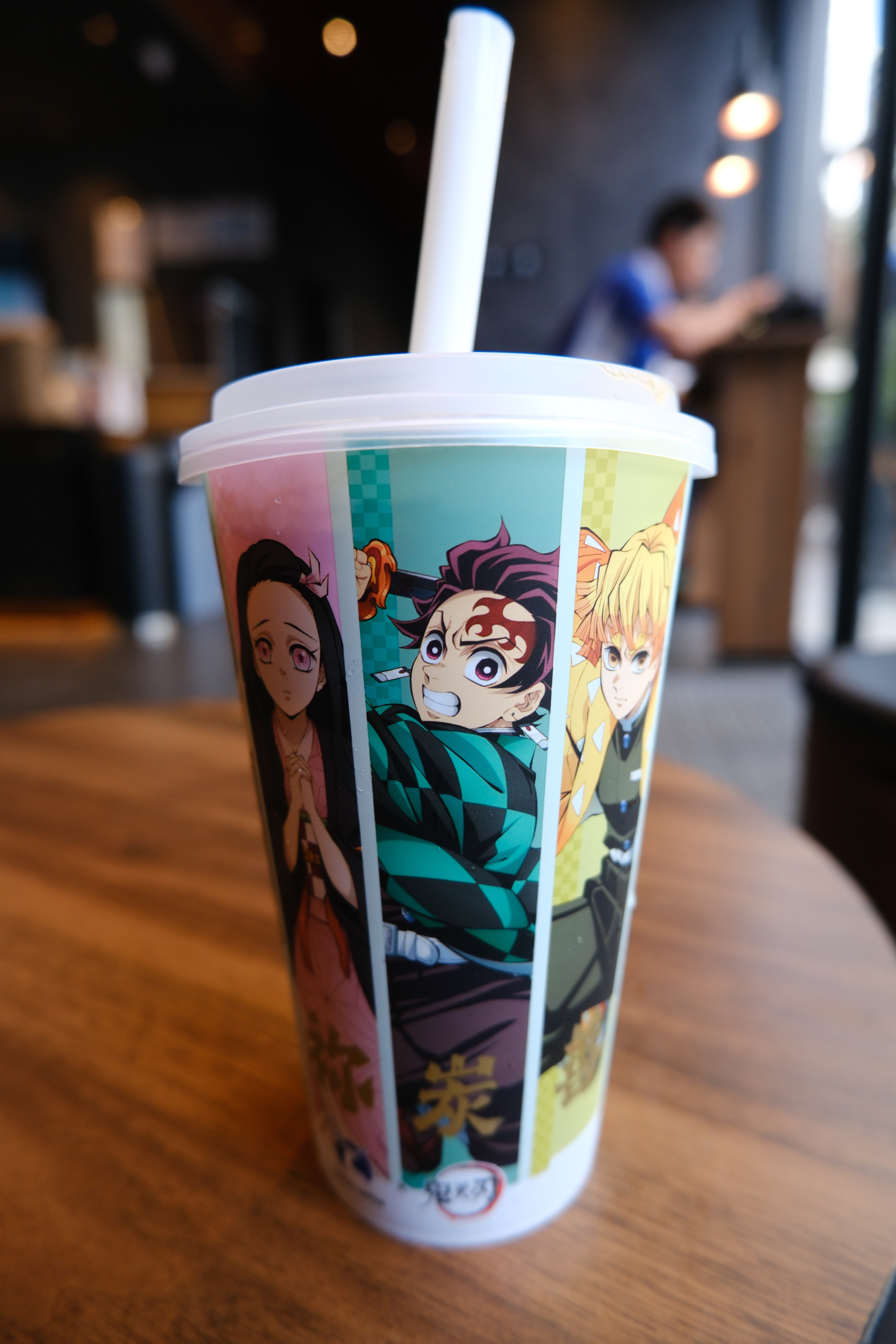 咖啡上撒蟑螂1杯40元实在接受不了如果咖啡一定要撒这个那么我是可以戒的 ​​​