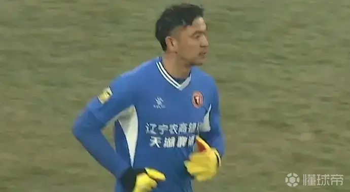 德转更新，原辽宁铁人门将石笑天加盟佛山南狮。石笑天现年35岁，司职门将，曾效力过