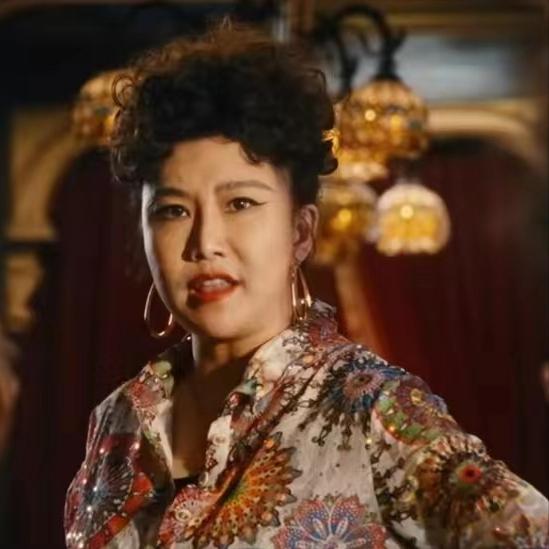 演员，范湉湉说，轰轰烈烈的爱，我有过三次，那都是倾尽全力，飞蛾扑火一样，不计得失