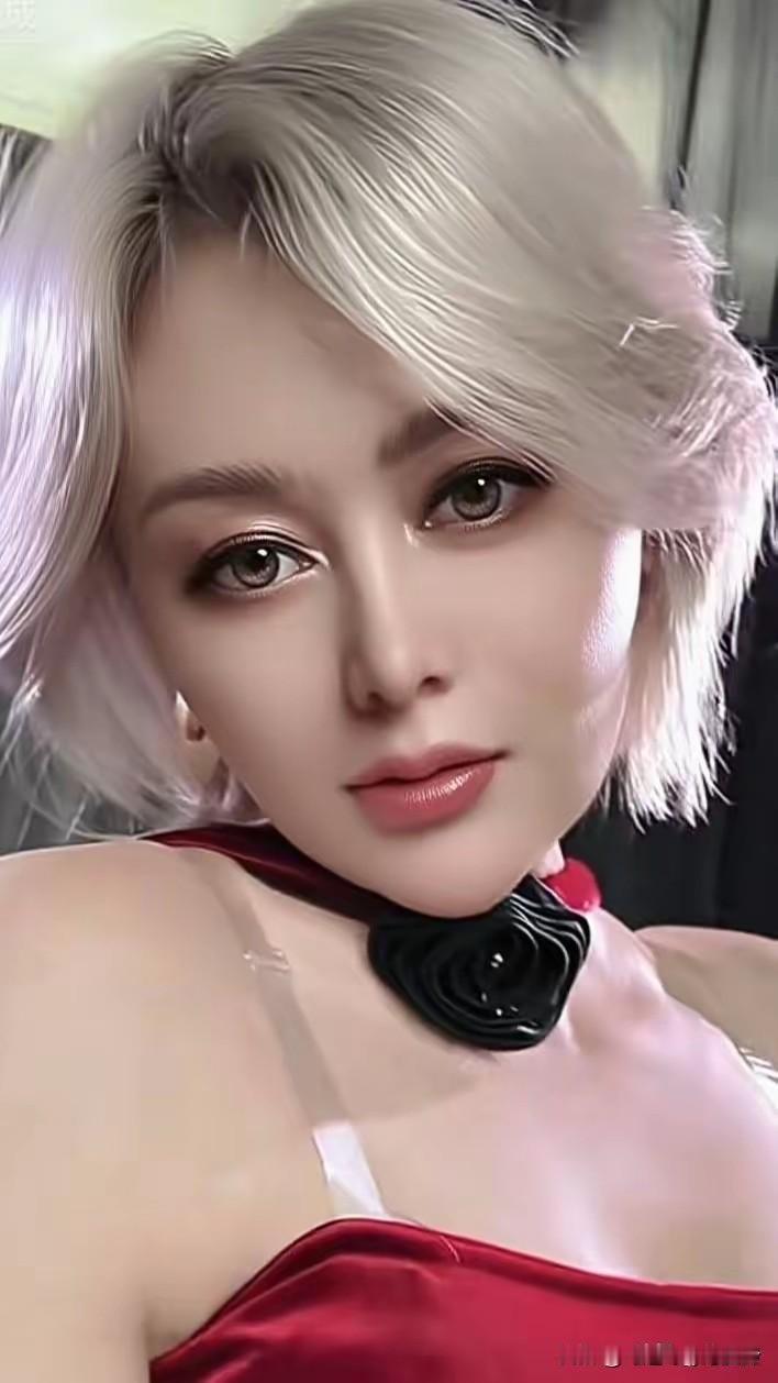 东西方混血儿，尽显绝美之姿。汉族与西方人结合后，后代常承袭了欧美人的精致面容，深