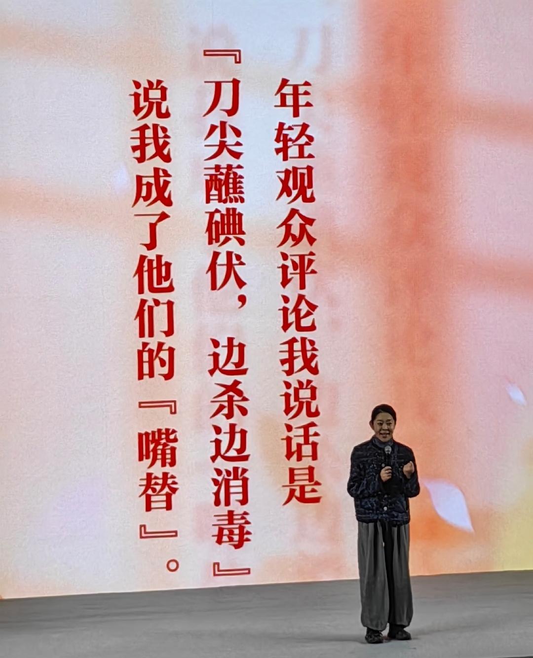 10月28日，倪萍现身北京沙龙活动，作了主题演讲，话题主要围绕银龄生活。

沙龙