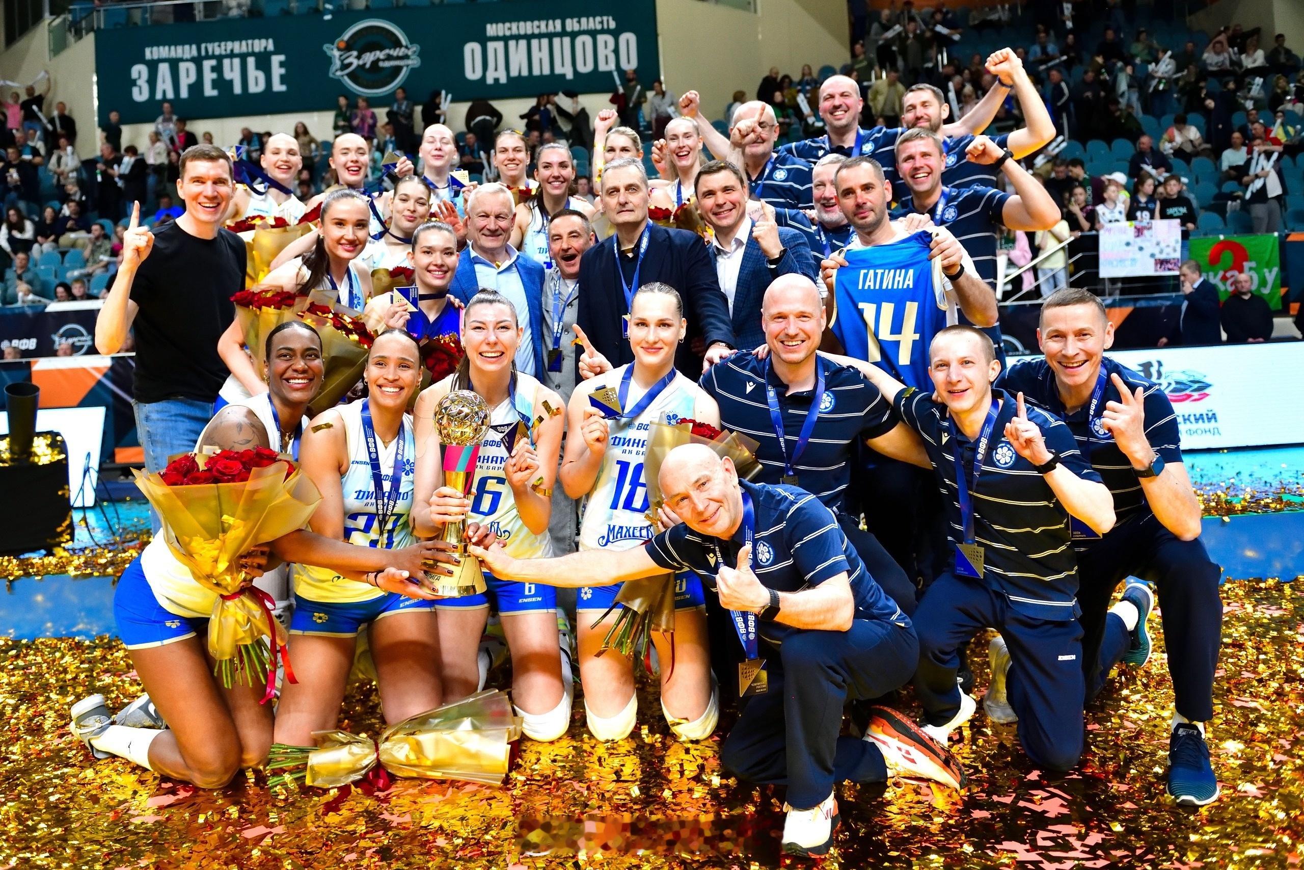 【喀山迪纳摩女排第八次登顶俄超】国际排坛战报速递 4月12日莫斯科，俄超女排联赛