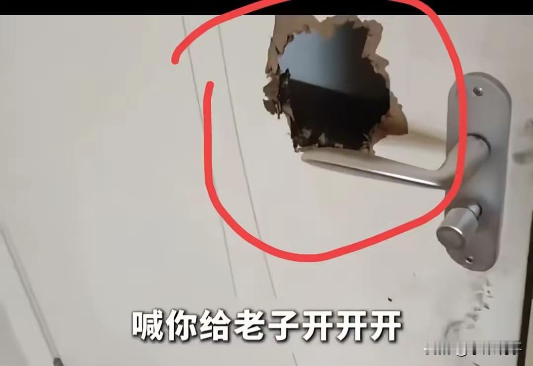 近日，重庆一家长，做好饭喊孩子吃饭。结果孩子躲在房间一直不出来，家长怒火中烧之下