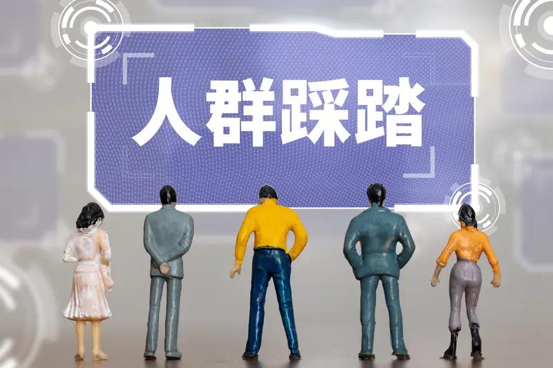 真正拉开人与人差距的，从来不是学历和专业，而是不起眼的闲谈能力！那些人缘爆棚、一