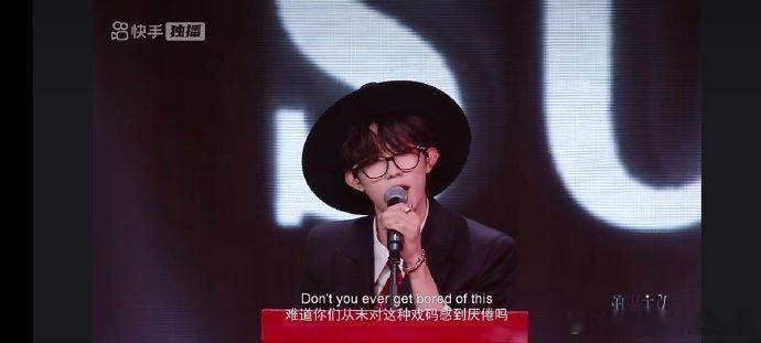 苏新皓笑成如此甜美样了苏新皓西装礼帽绅士风造型 苏新皓笑成如此甜美样了，苏新皓西