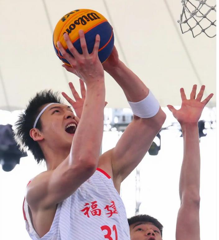 邹阳张宁合砍19分险胜福建队，王哲林10+8惜败

全运会三人篮球激战正酣，这场
