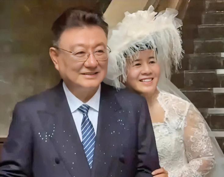 金龟子刘纯燕迎来六十岁生日，刚好也是和王宁结婚38周年。当年两人属于裸婚，连婚纱
