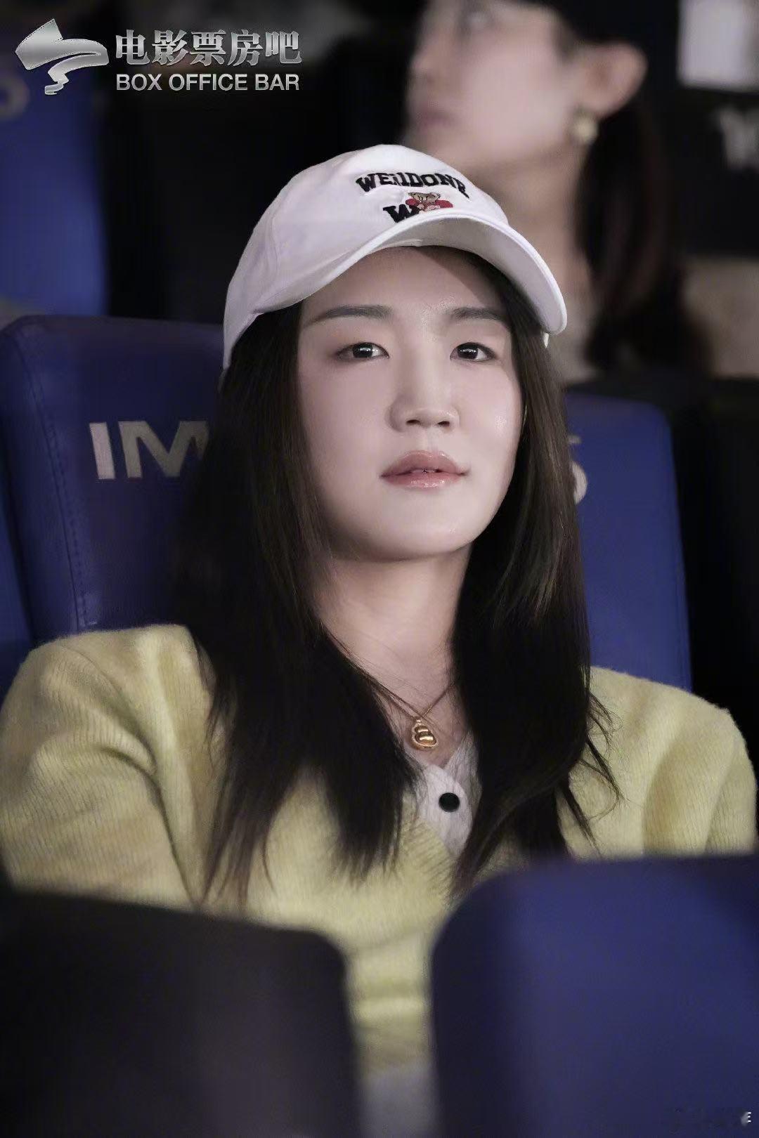 陈梦 黄晓明还是我认识30多年的哥吗 陈梦出席《匿杀》首映礼夸表哥，直言蔡民安颠