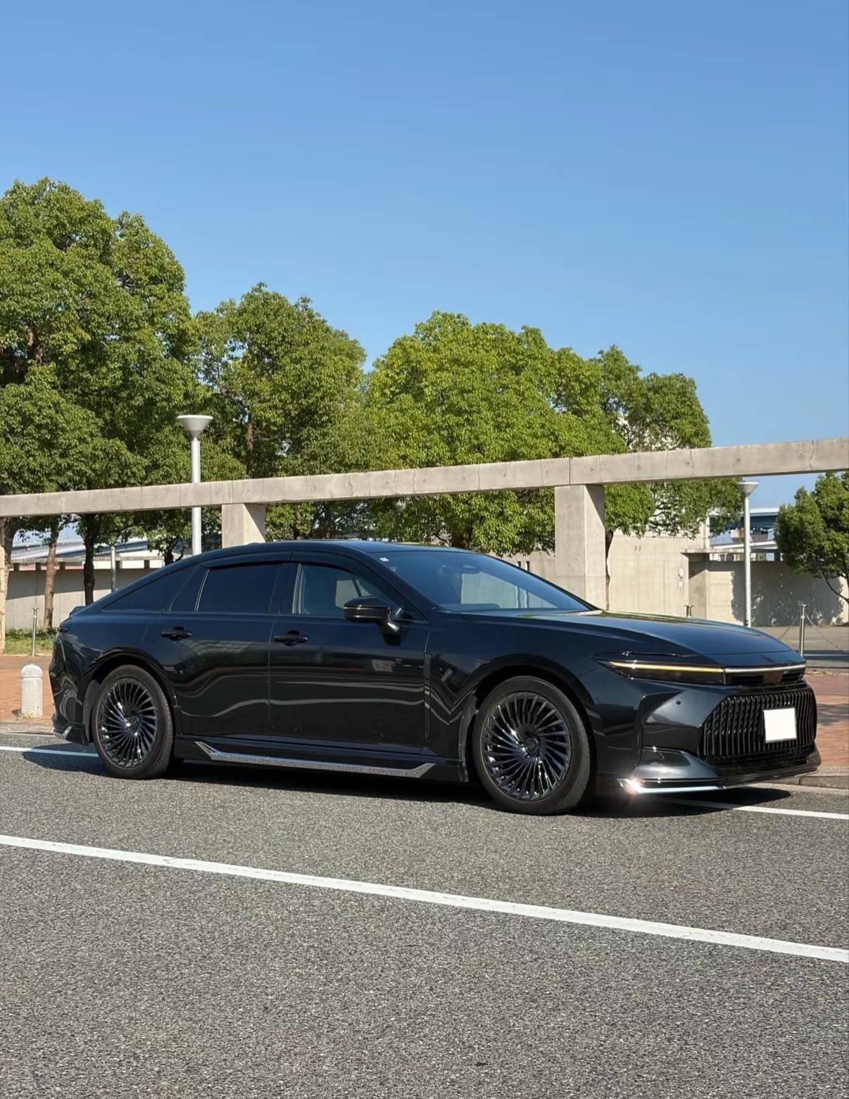 “放眼全球 超过五米的后驱只会越来越少”jdm sedan 16代皇冠 后驱车 