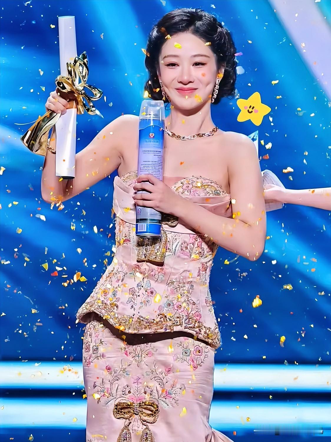 这届娱乐圈的“含金量”，
属实是把人给看笑了。

费尽心机争得头破血流的奖杯，要