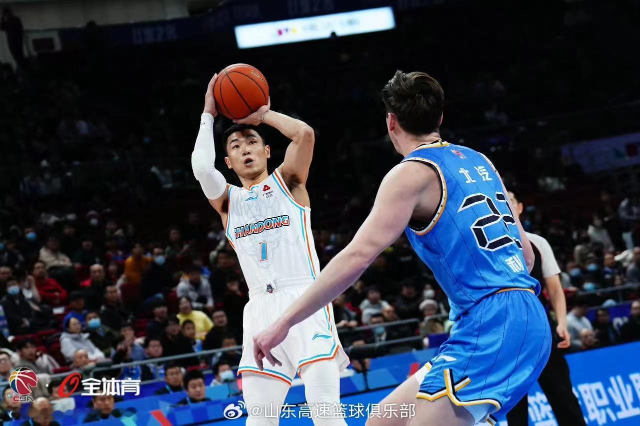 山东男篮目标仍是打进季后赛！
据鲁媒《济南时报》报道：“俱乐部和球队方面都表示，