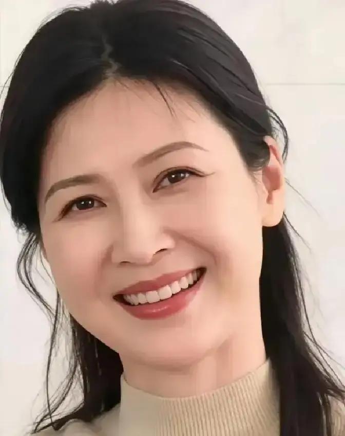 童蕾没离婚，不是因为她爱那个诈骗犯老公，是律师告诉她：婚内债务你跑不掉，与其被法