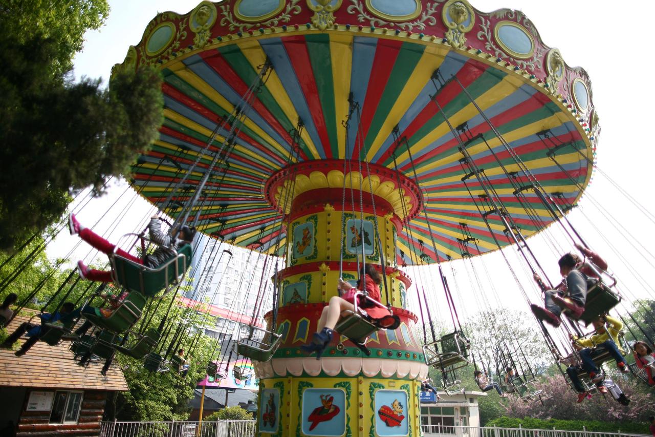 仿佛回到了多年前的那个春天。十年前在宜昌儿童公园游玩的你，现在还好吗？
拍摄于2