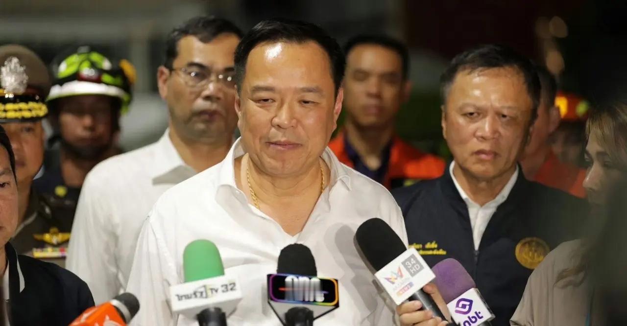 佩通坦估计做梦都没想到，阿努廷任泰国新总理后，在中方国庆节来临之际，公开场合给中