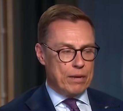 芬兰总统斯图布表示，自称亲美不等于支持特朗普个人，跨大西洋伙伴关系仍重要，应在防