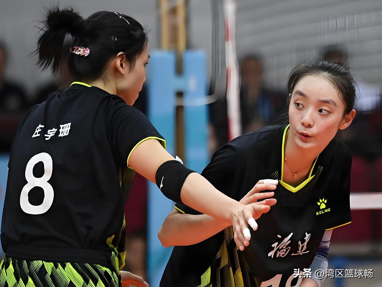 福建女排3-0力克深圳，惊险保级！小宇以一己之力撑起球队攻防，兑现“保完你的保你