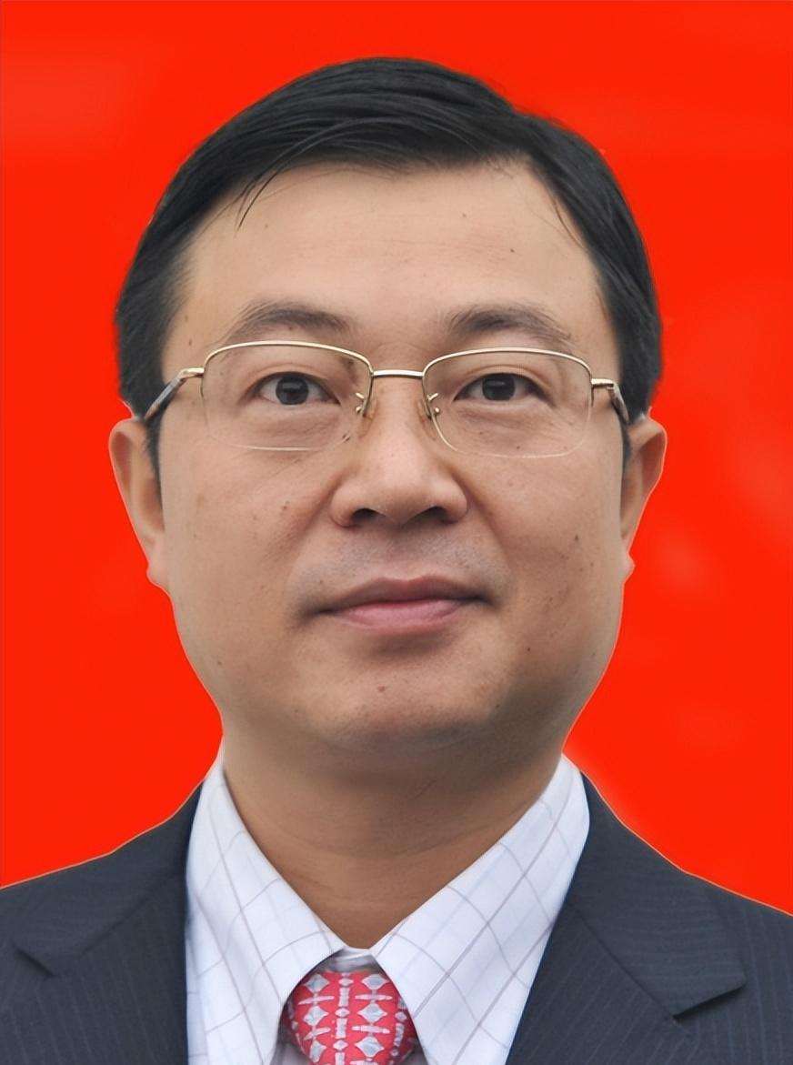 湖南建设投资集团董事长蔡典维被查，1968年出生的他，研究生学历，法学博士，从派