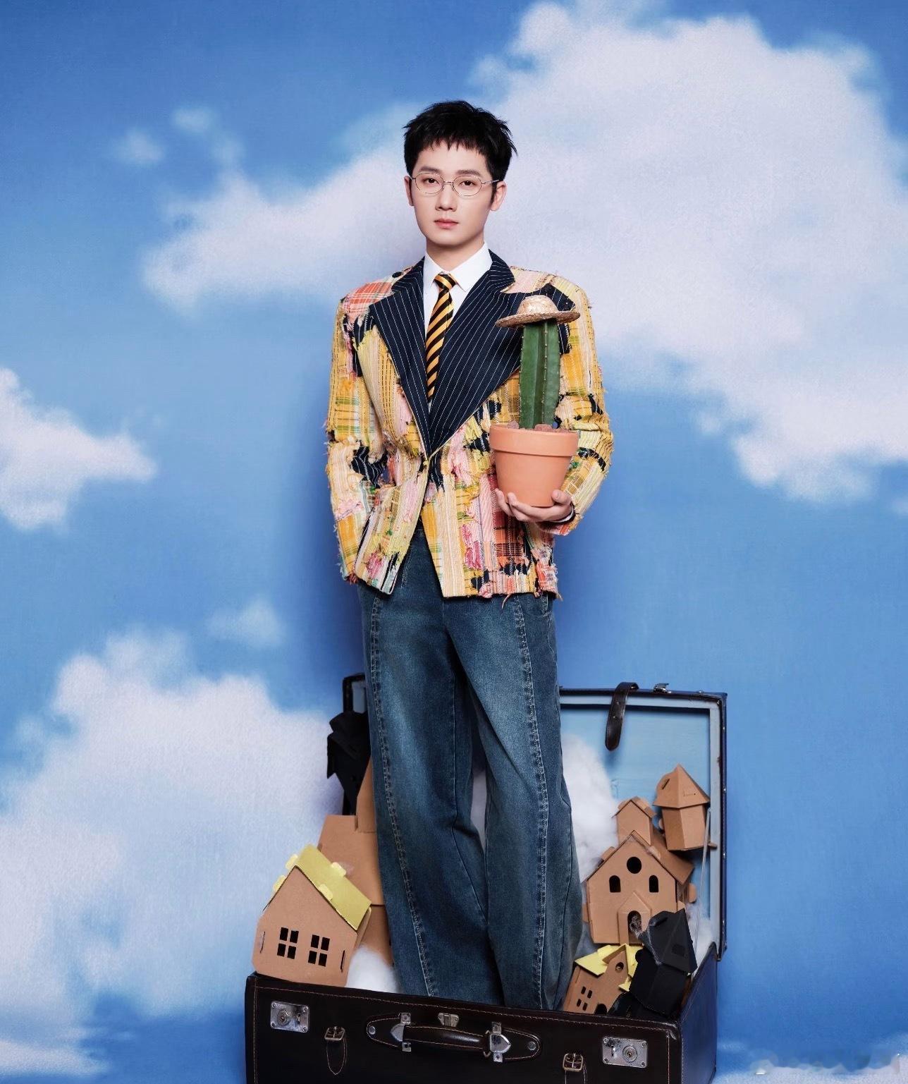 我去 是不是发现了一个惊人的问题 狐狸精这个舞台的妆造应该是换过的 他们穿的都是