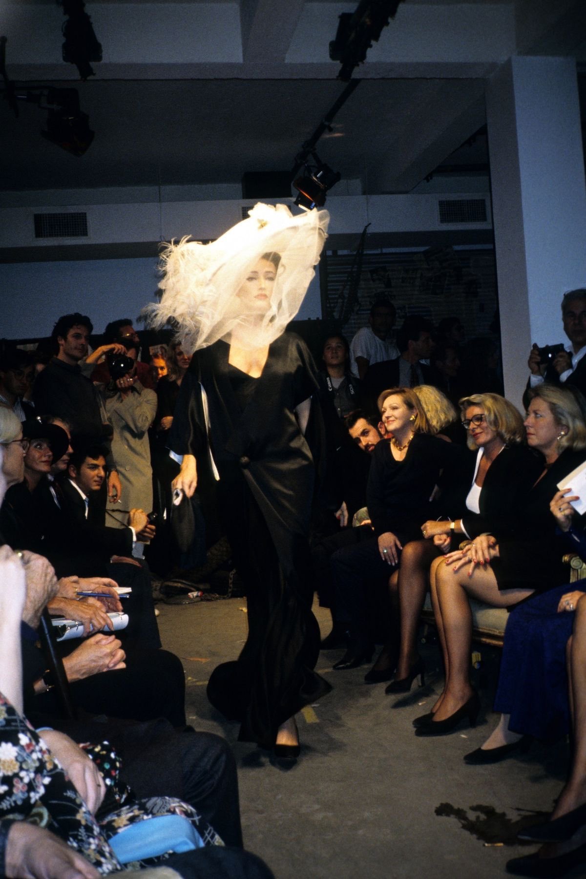 呼啸山庄的感觉John Galliano Spring 1995 