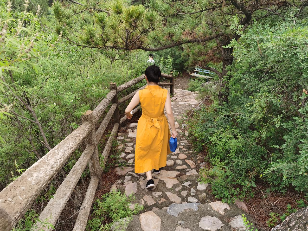 消费当家，站稳4000点！
1、冬天来了，白酒开始硬起来了。白酒的权重加上证券助