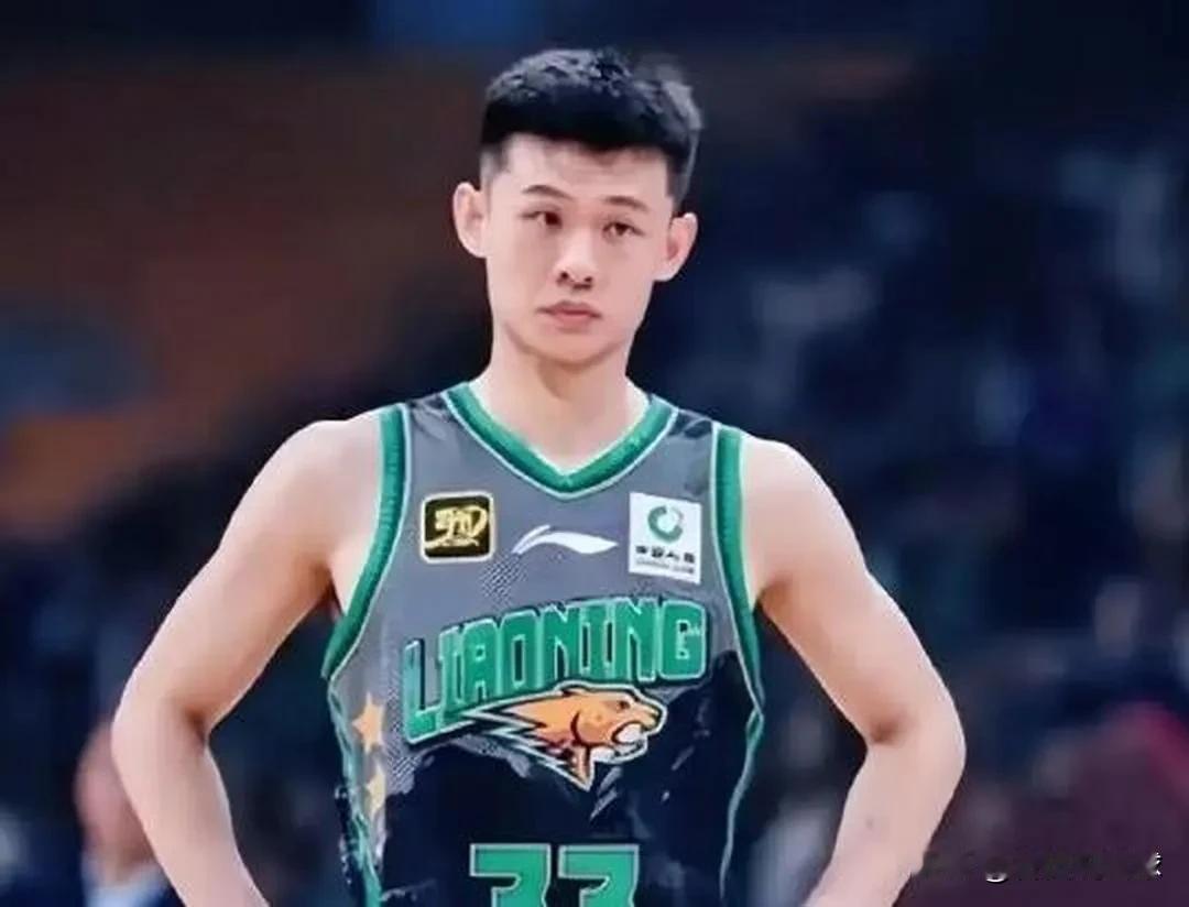 今天辽宁客场挑战福建男篮的比赛首节，辽宁首发后卫王岚嵚仅仅登场一分钟便因为防守端