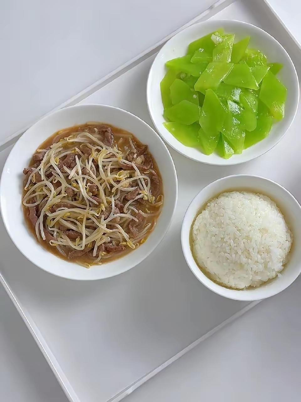 公司午餐，感觉今天有点素哦