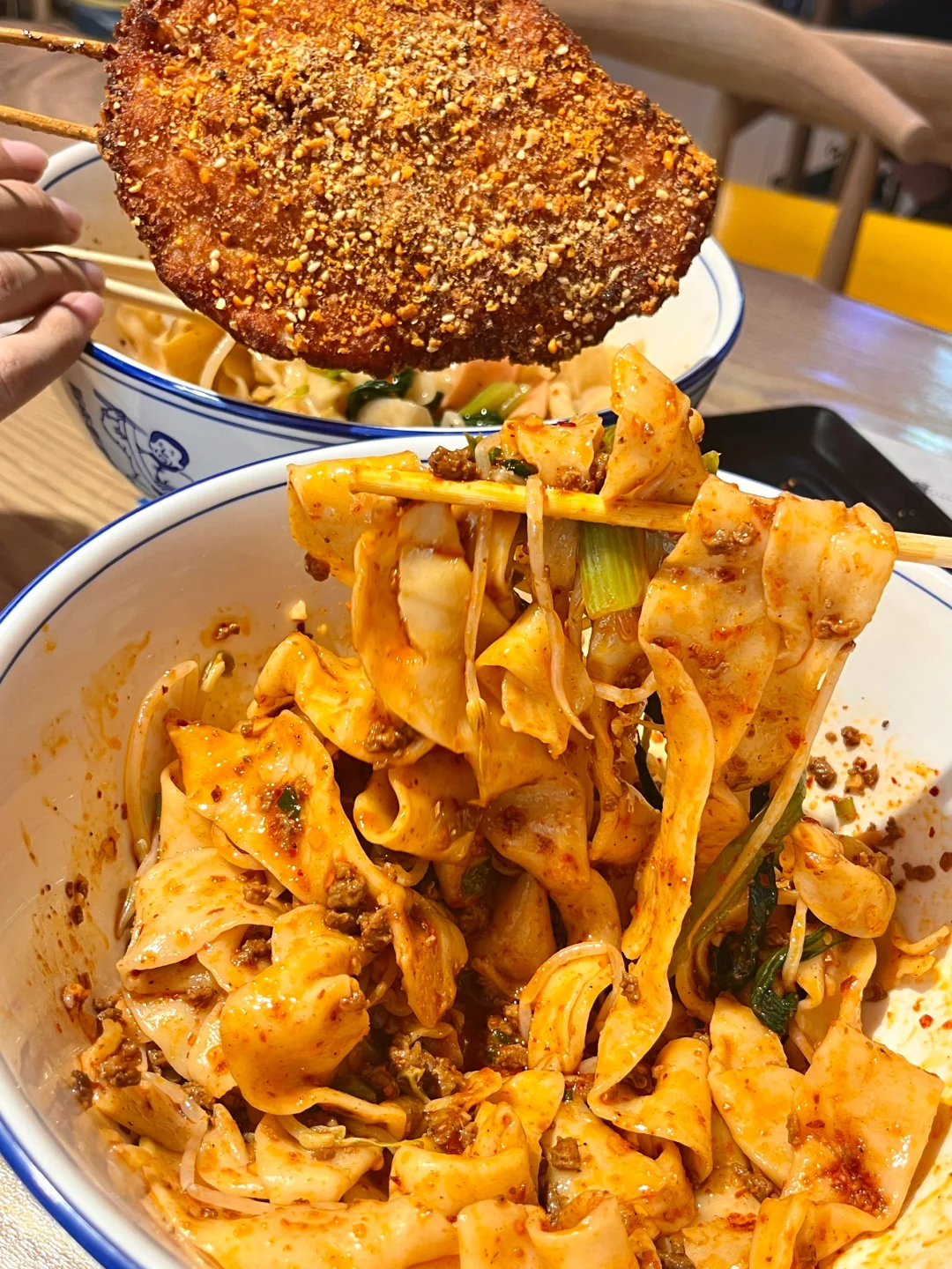 辽宁朝阳｜她家油泼面太绝了，一整个香迷糊了