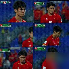 7次扑救全部扑反，这是一场职业级的“刻舟求剑”。

韩国门将黄在闰在点球点前演示