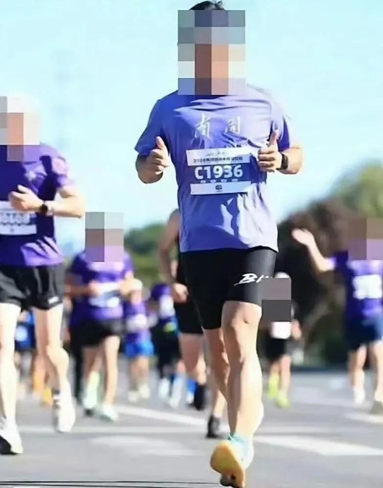 又发生一起令人痛心事件
 
跑过终点线，不代表身体已经安全。10月6日上午，42
