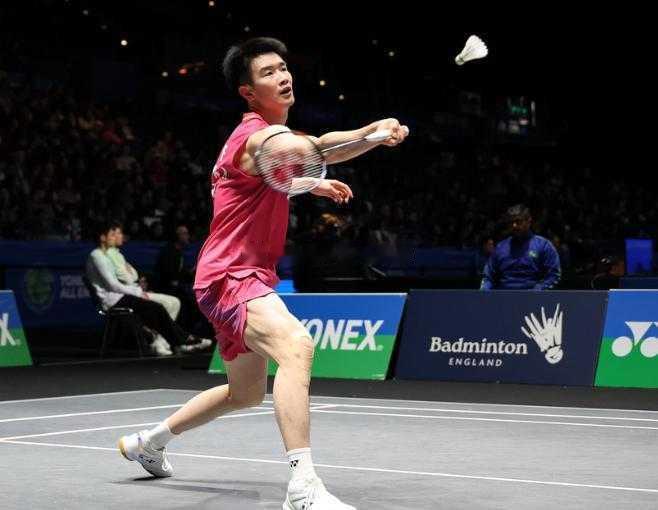 汤姆斯杯：石宇奇退赛！李诗沣2-0横扫杨灿，国羽2-1加拿大夺赛点李诗沣2比0横