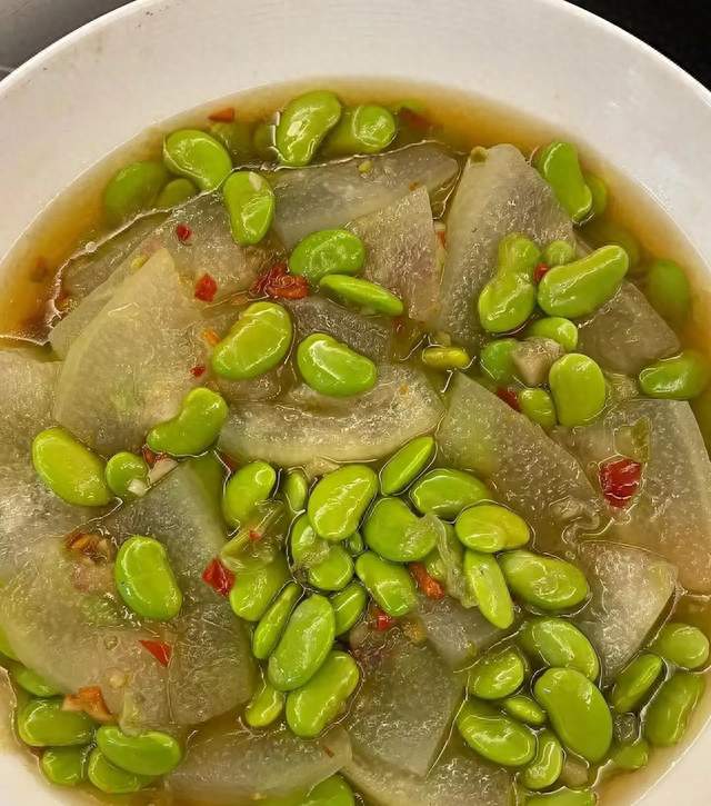 钾是香蕉的18倍，建议中老年隔天吃一次它，腿脚有劲，对肝脏也好