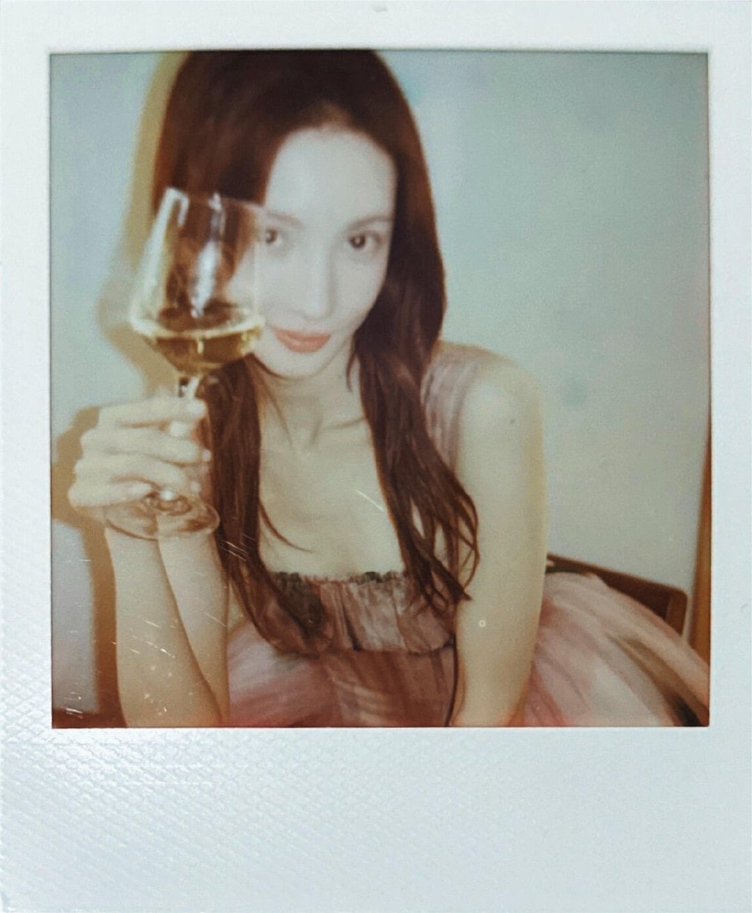 金晨给自己p蝴蝶翅膀金晨生日拍立得三连金晨生日快乐～ ​​​