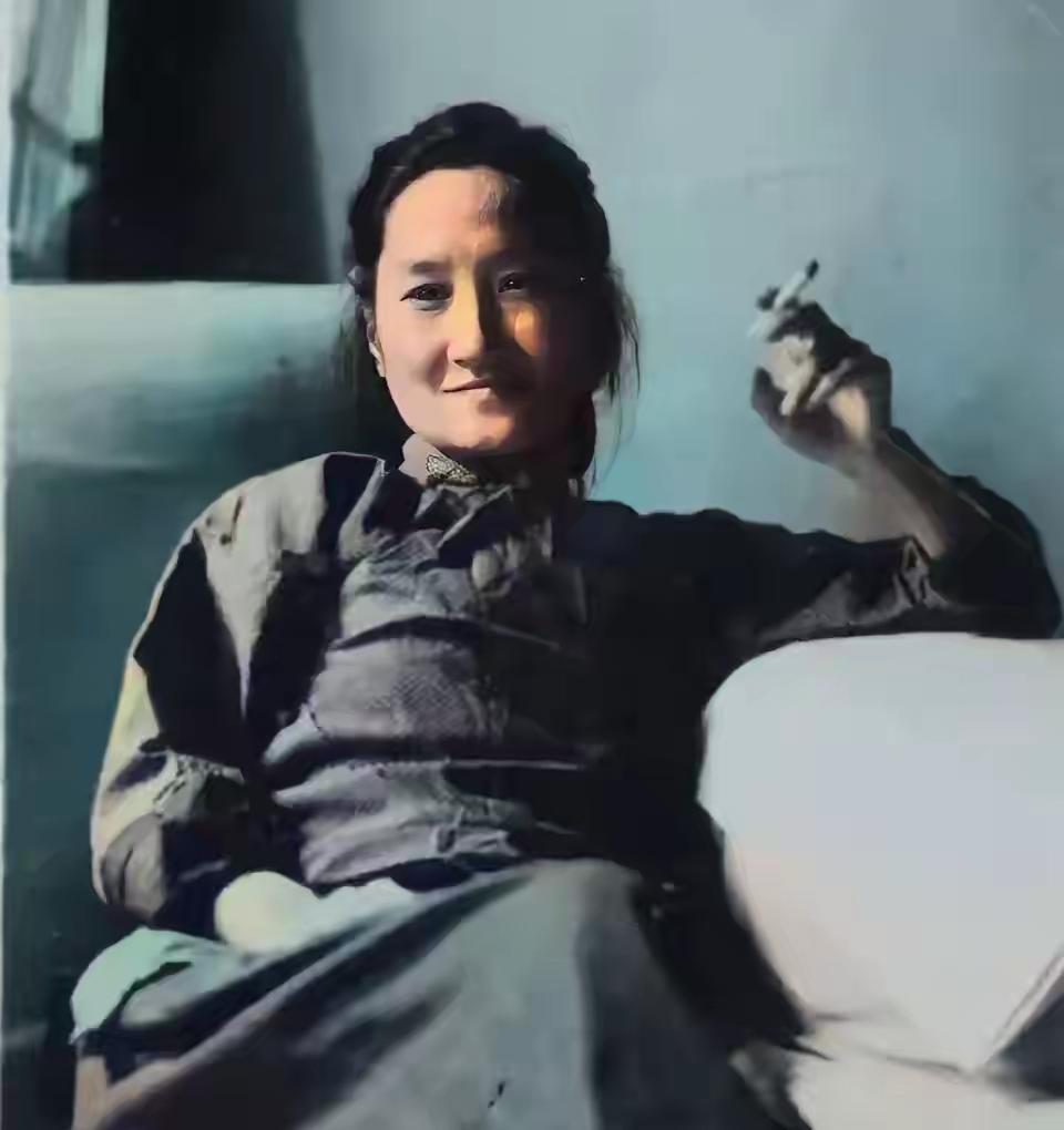 1965年，陆小曼走完了自己62年的人生。

临终之前，她留下的争议，依旧没有结
