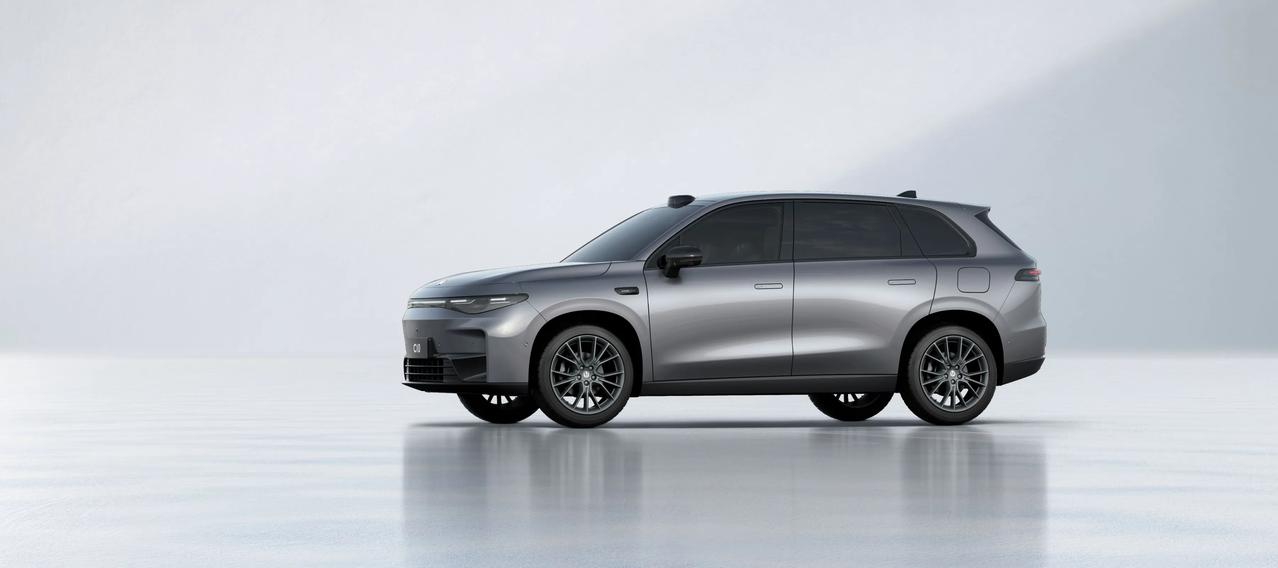 零跑C10 被称“年轻人更理想的家”我以为是冲着理想去的一个噱头，没想到它来真的