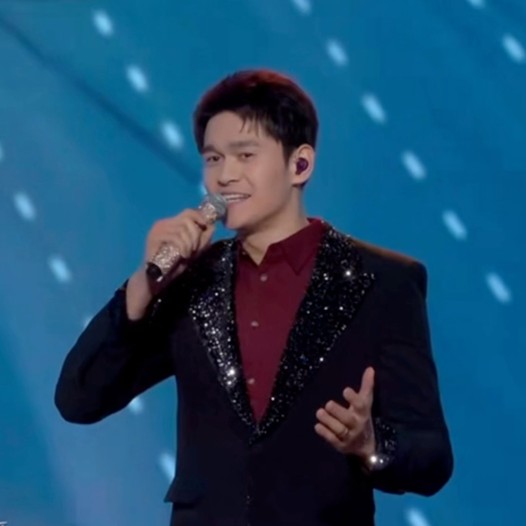 18.0 『9453』20260214 深圳卫视春晚掉落黑西装2米歌唱家歌唱作品